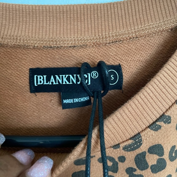 Blank NYC Cheetah Crop Sweater - Size S - Picture 3 of 12